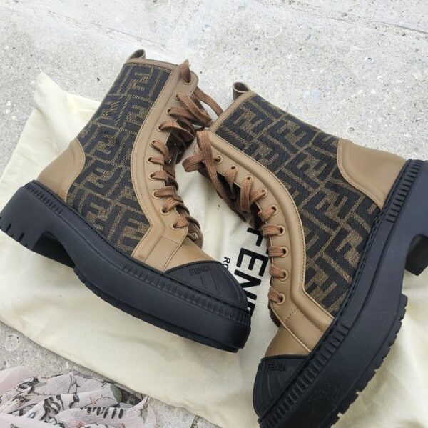 Mixed Sneakers pallet - Image 11