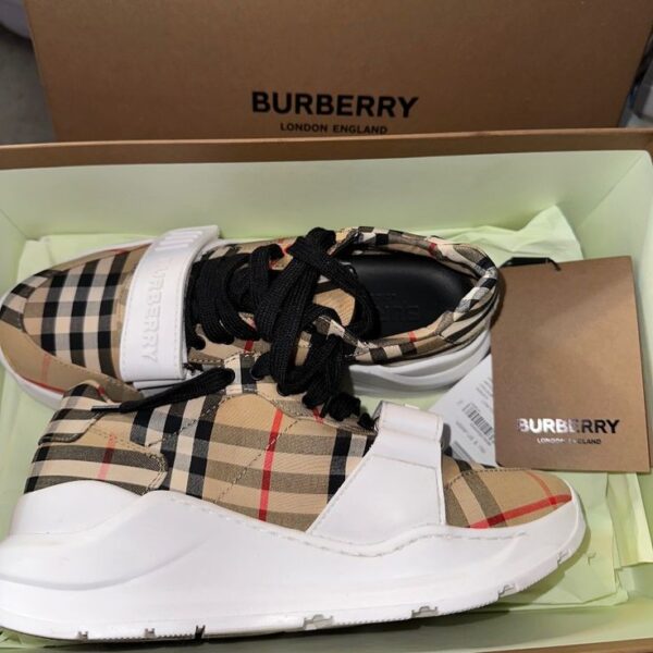 Mixed Sneakers pallet - Image 13
